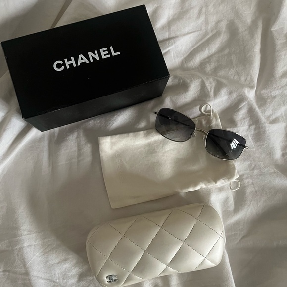 Vintage Chanel sunglasses from 2011 La Perle Collection - Picture 4 of 8